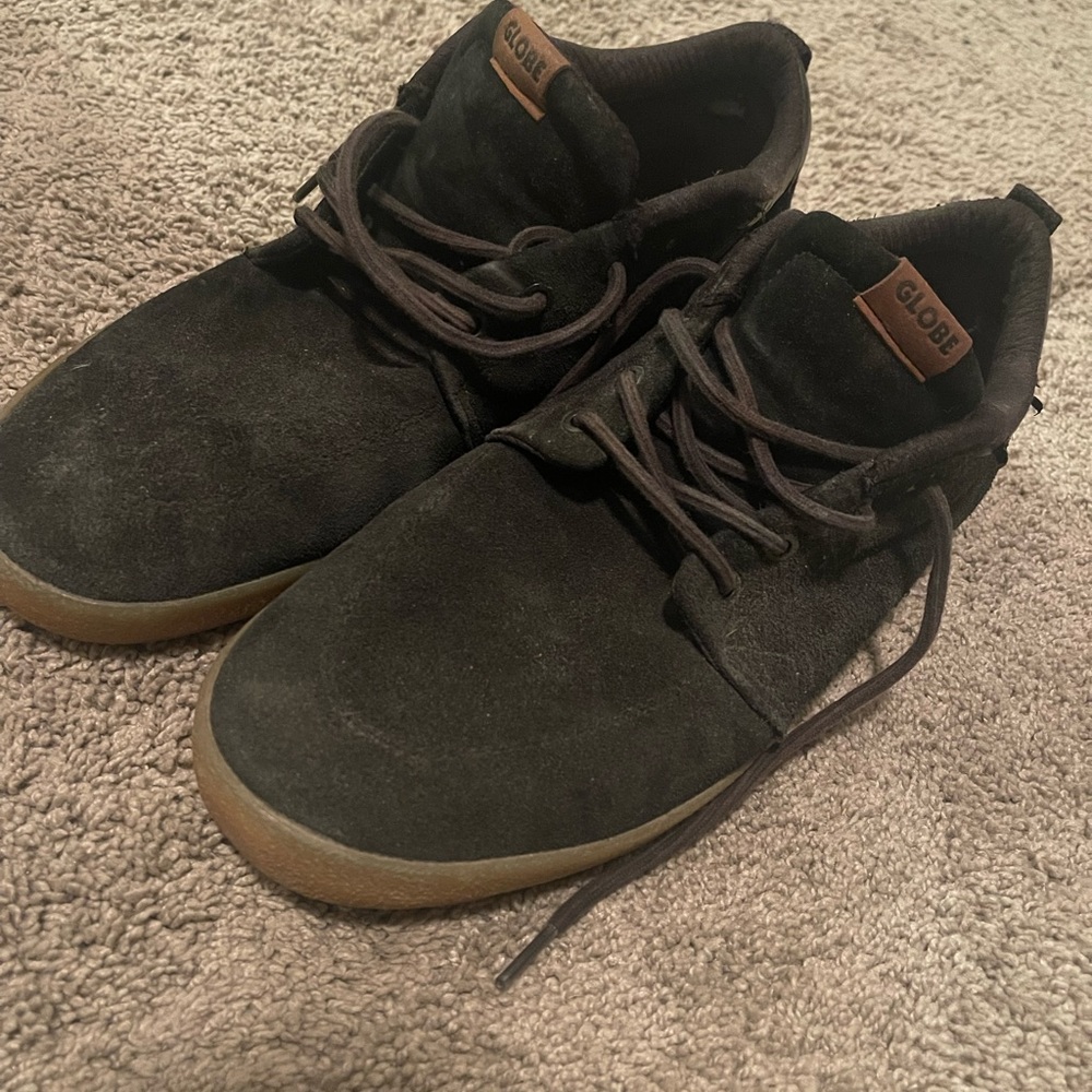 Suede globe skate shoes, gum wall soles, no inner sole.